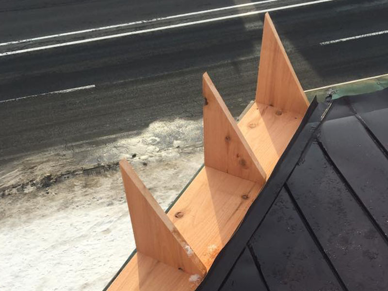 雪庇止め工事【作業途中】